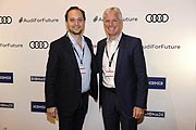 Christoph Herzog ( Veranstalter ) und Alexander Schuhmacher ( Audi Gesamtvertriebsleitung ) /  AUDI for FUTURE Night 2016 /  Hoch5 / München / Donnerstag, 27. Oktober 2016 /  Foto: BrauerPhotos/Dominik_Beckmann